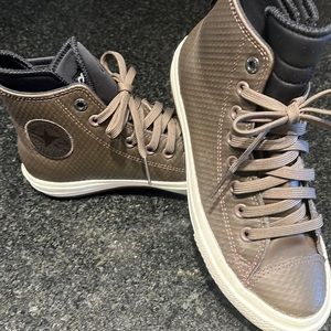 Converse Size 8.5 Lunarlon Water Proof Sneakers